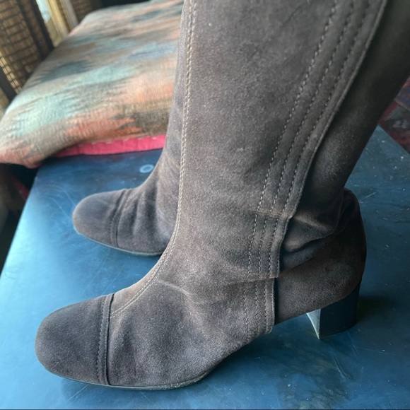 90’s COLE HAAN knee high brown suede boots. - Picture 4 of 11